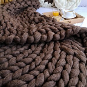Manta de lana merino marrón coco